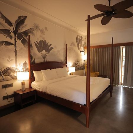 Prasanthi Hotel Kollam Esterno foto