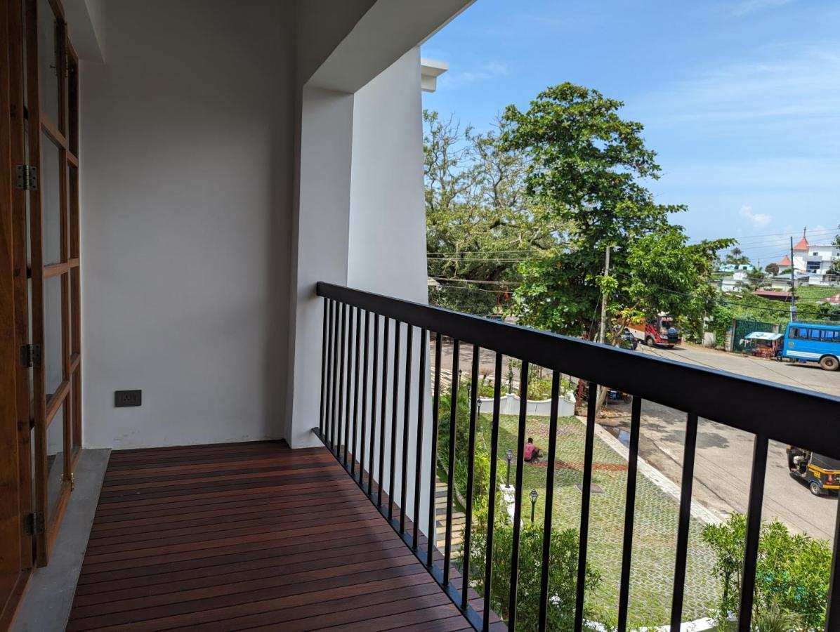 Prasanthi Hotel Kollam Esterno foto