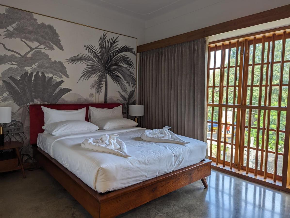 Prasanthi Hotel Kollam Esterno foto