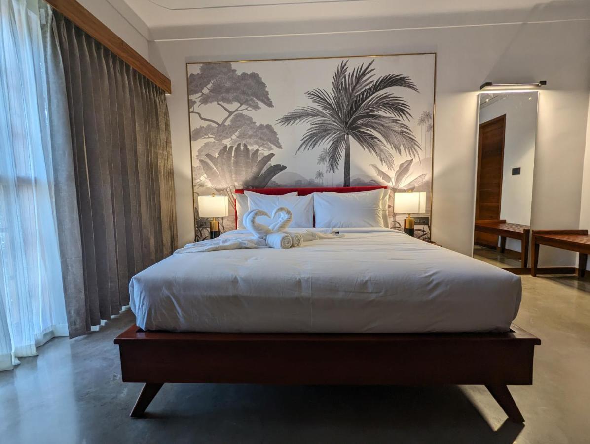Prasanthi Hotel Kollam Esterno foto