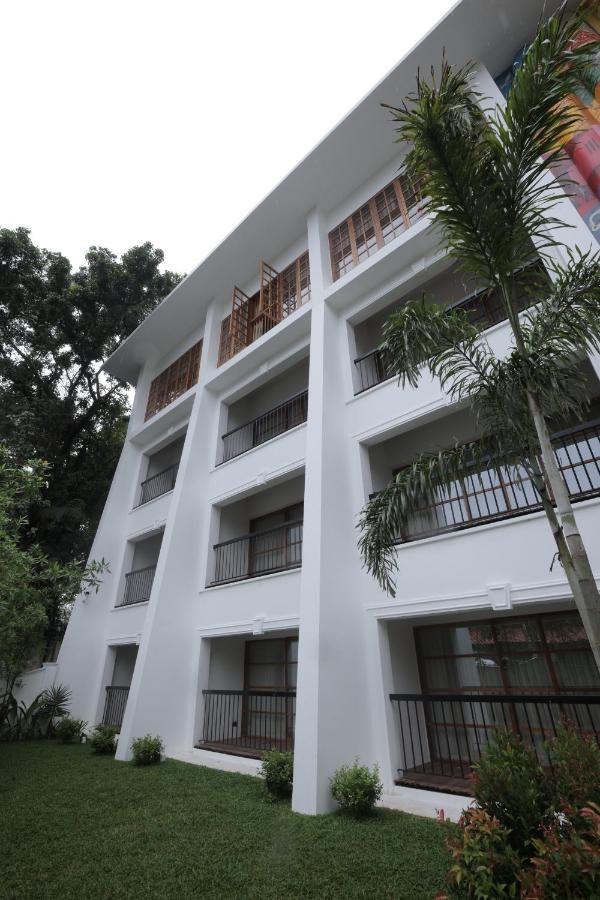 Prasanthi Hotel Kollam Esterno foto