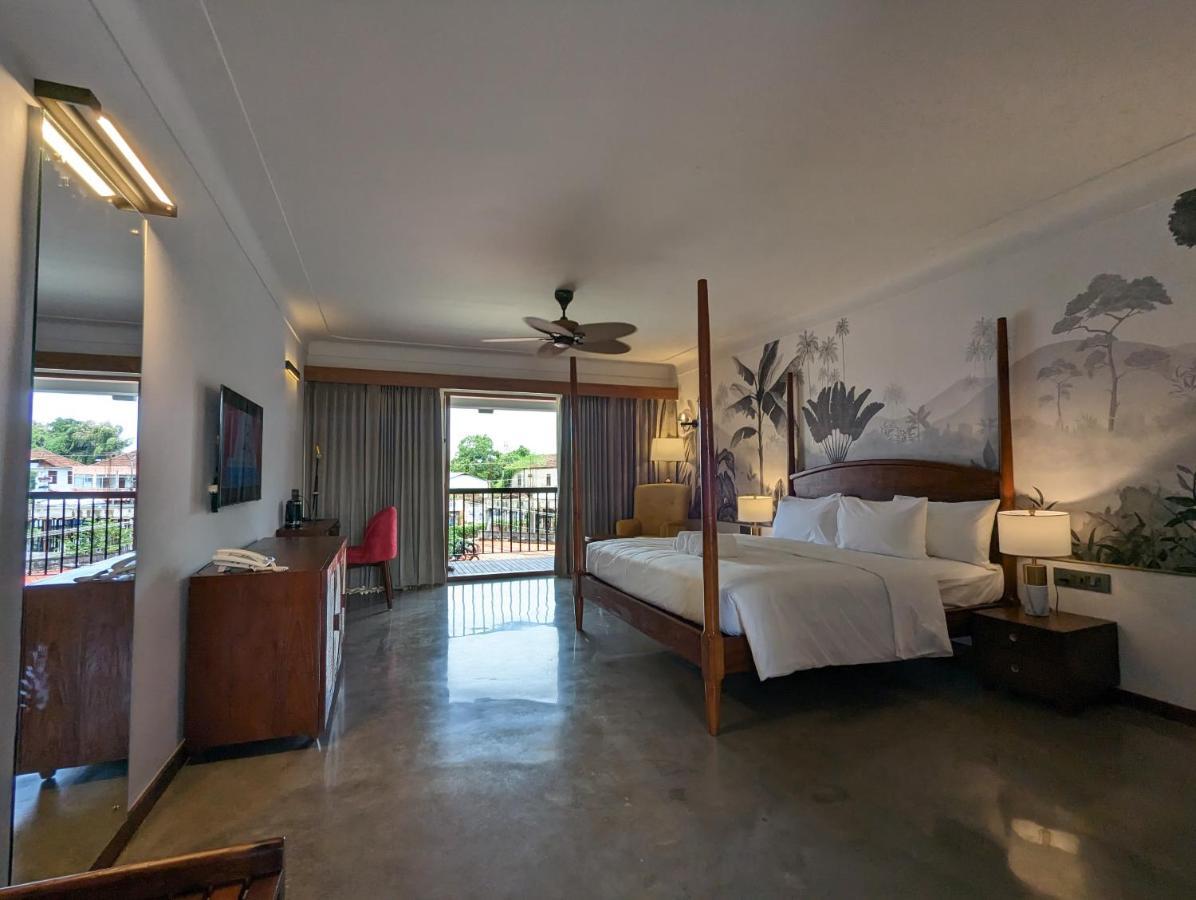 Prasanthi Hotel Kollam Esterno foto
