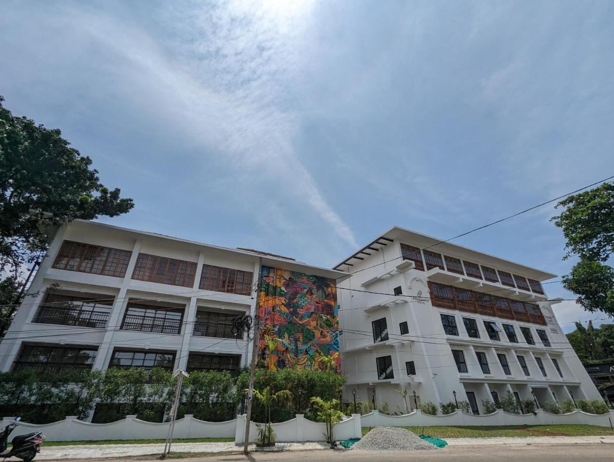 Prasanthi Hotel Kollam Esterno foto