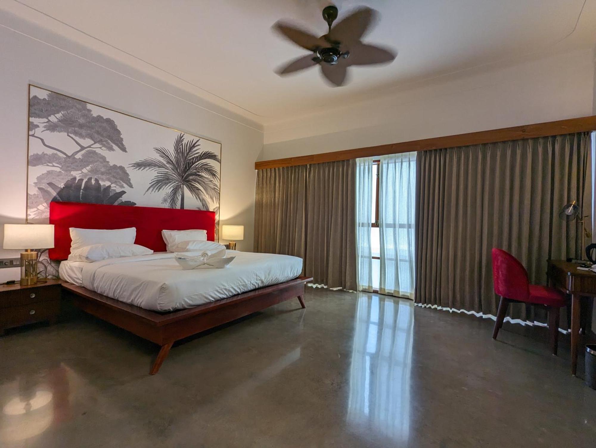 Prasanthi Hotel Kollam Esterno foto